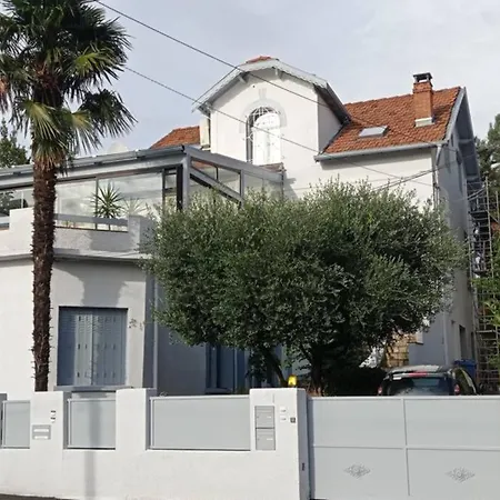 Indépendant, Deux Personnes, Clair Et Sympa Appartement