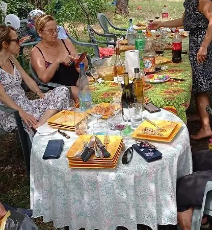 Indépendant, Deux Personnes, Clair Et Sympa Toulouse