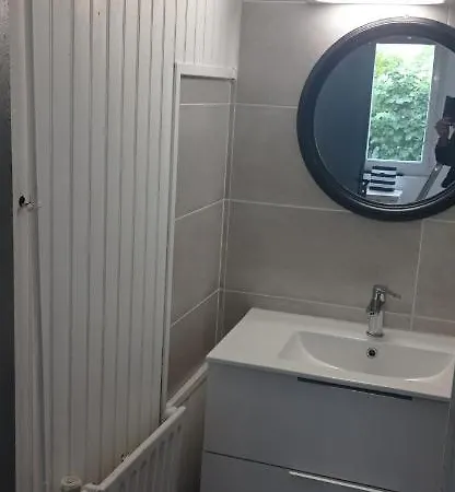 Indépendant, Deux Personnes, Clair Et Sympa * Toulouse